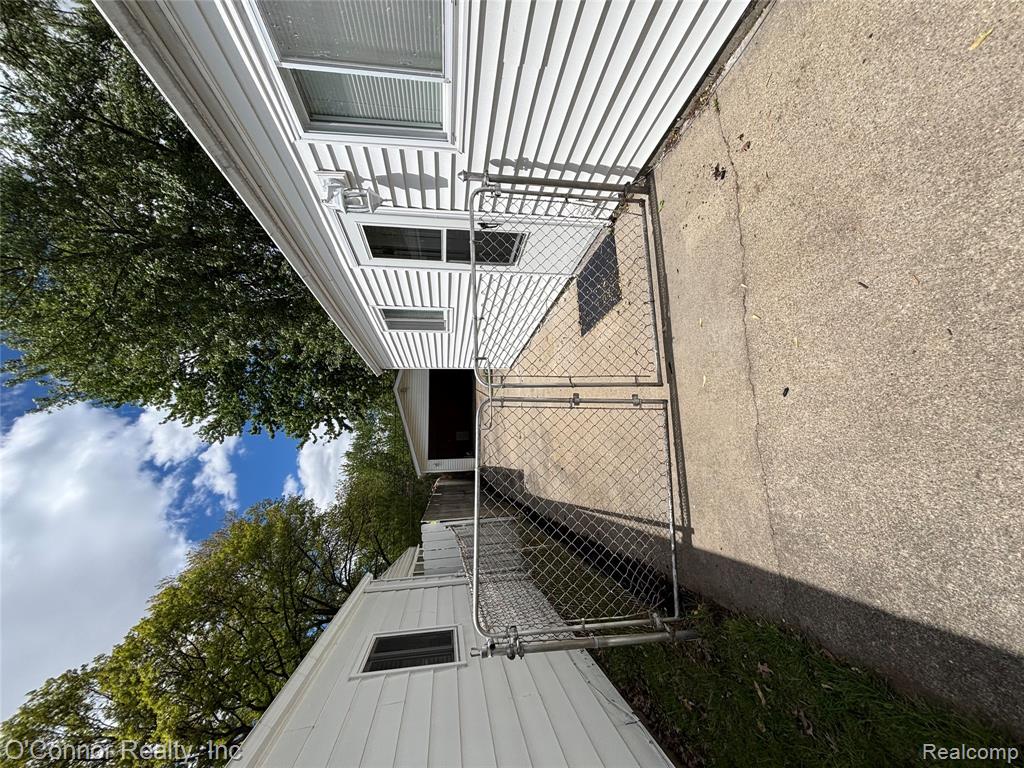 27637 Barrington Street, Madison Heights, MI 48071 — Photo 21