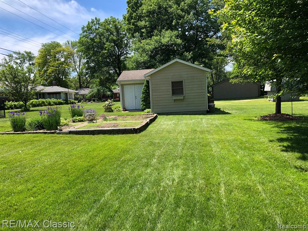 415 Booth Road, Troy, MI 48085 — Photo 45