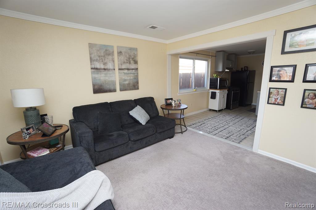 5863 BALFOUR Avenue, Allen Park, MI 48101 — Photo 4