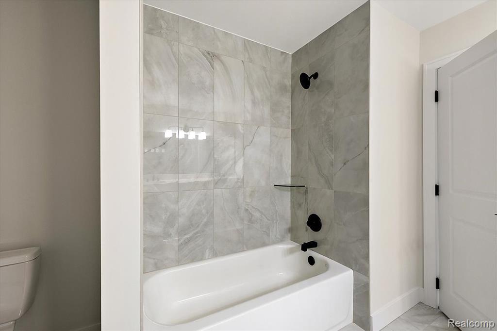 50318 Mistwood Drive, Macomb, MI 48042 — Photo 42