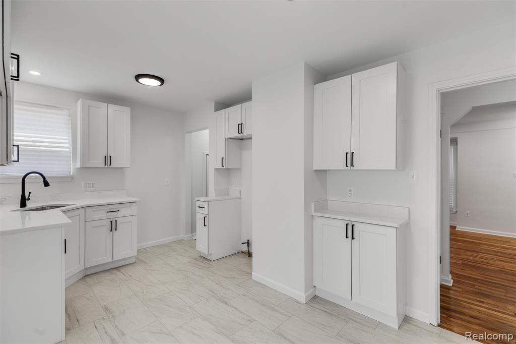 17366 Centralia, Redford, MI 48240 — Photo 5