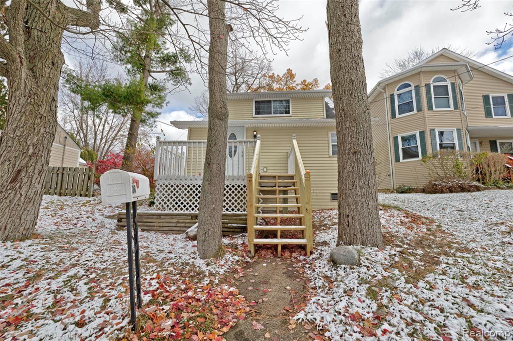 126 N North Shore Drive, Lake Orion, MI 48362 — Photo 3