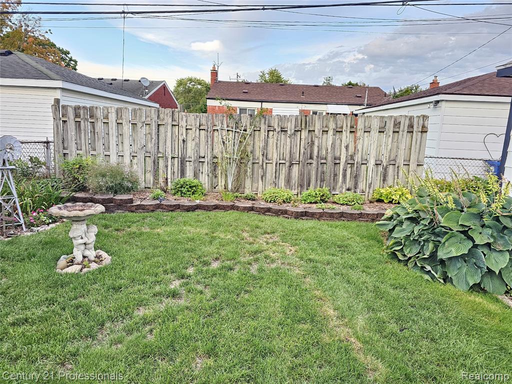 8876 Robindale, Redford, MI 48239 — Photo 33