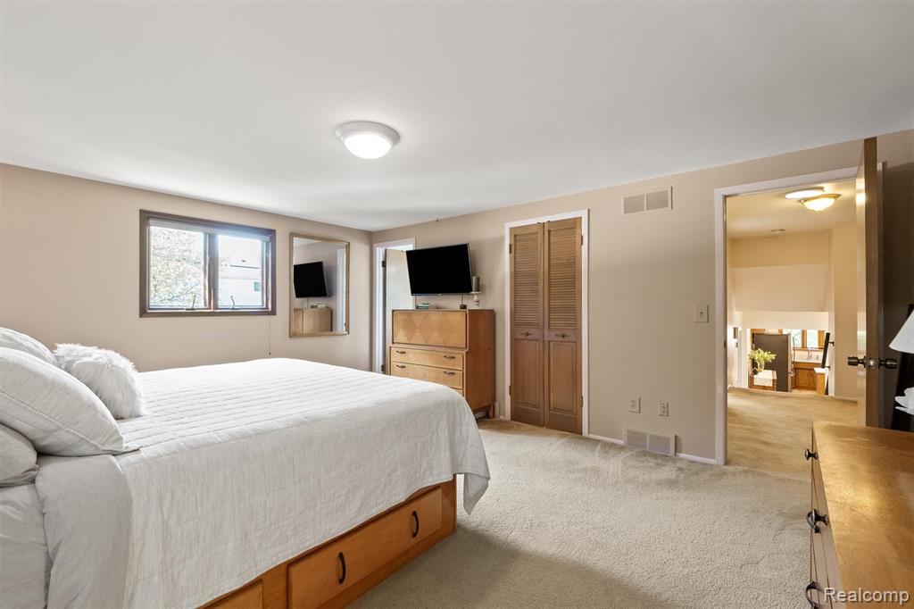 2366 Cumberland Drive, Troy, MI 48085 — Photo 16