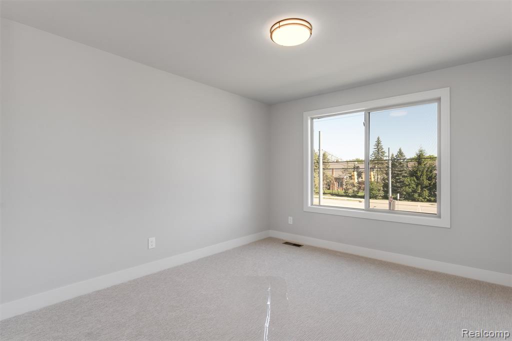 3989 Capstan Ct, Troy, MI 48083 — Photo 13