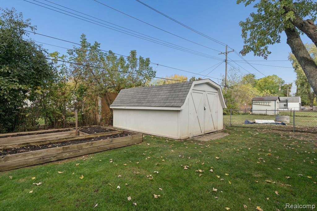 5159 Sashabaw Road, Clarkston, MI — Photo 34