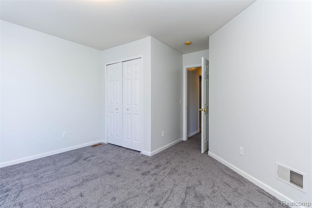 40945 Justin Drive, Sterling Heights, MI 48310 — Photo 34