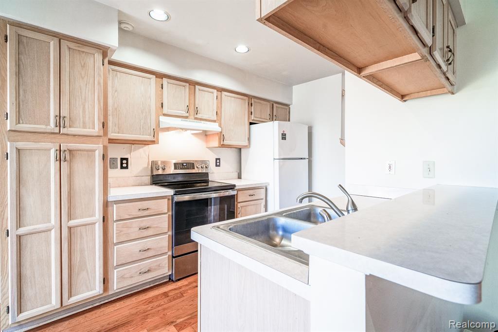 45293 HORSESHOE Circle, Canton, MI 48187 — Photo 16