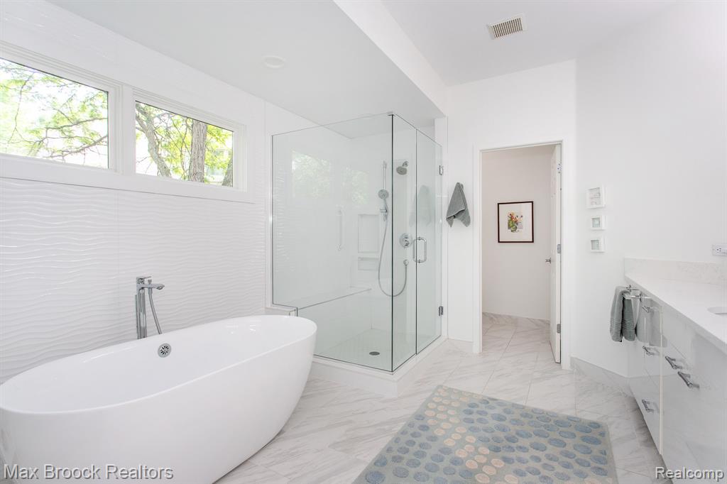 6524 Pleasant Lake Court, West Bloomfield, MI — Photo 37