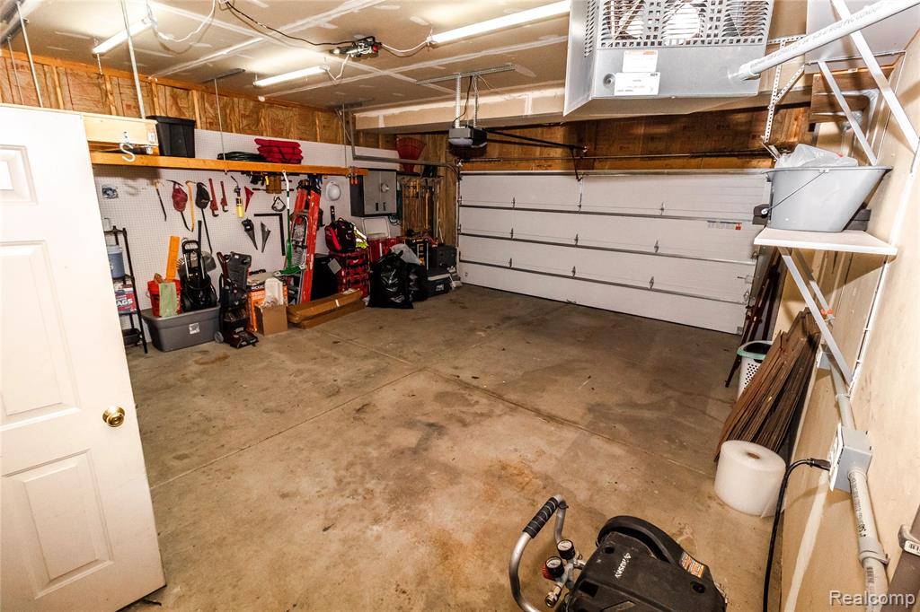 8314 Mill Pointe Court, Goodrich Vlg, MI — Photo 44