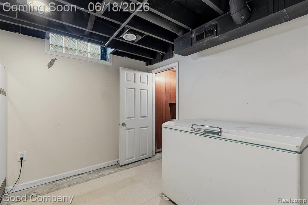 8246 Independence Drive, Sterling Heights, MI 48313 — Photo 23