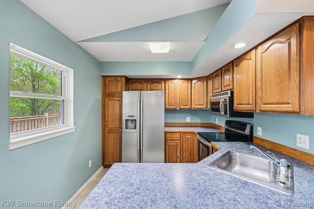 959 E Maple Street, Holly, MI 48442 — Photo 5