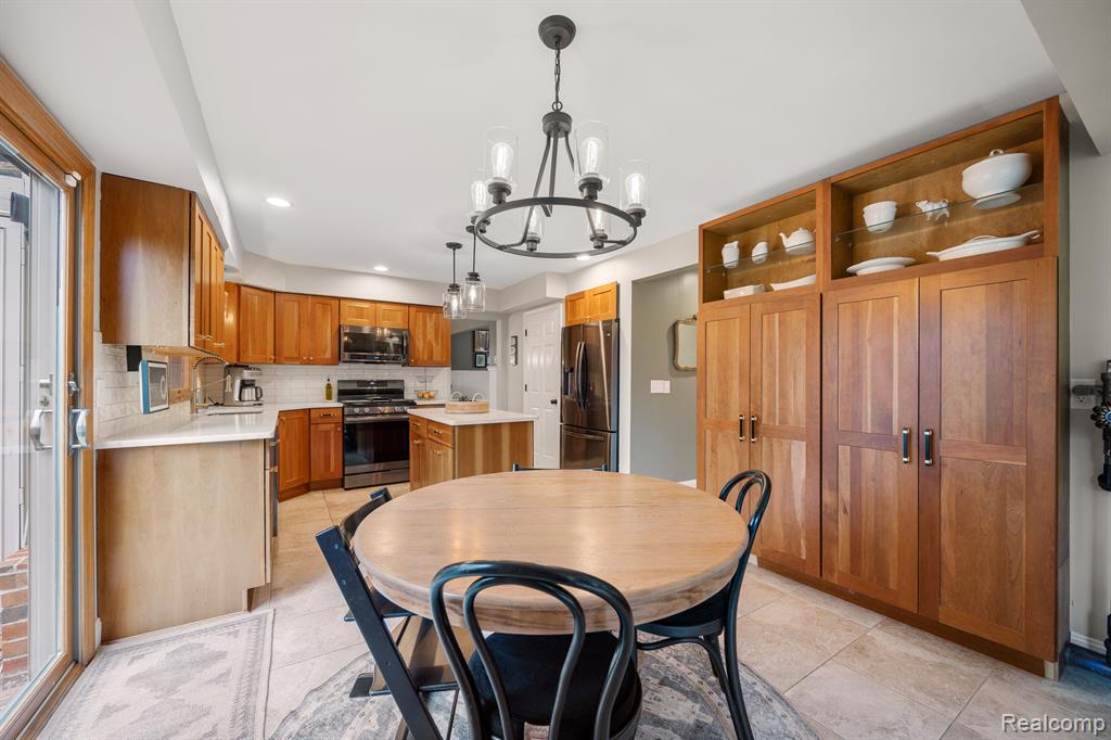 9043 Woods Edge Drive, Commerce Twp, MI 48382 — Photo 12