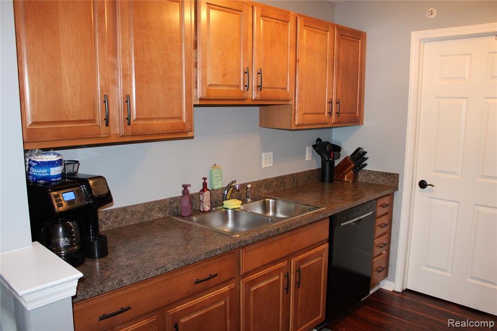 52133 Naugatuck Drive, 25, Macomb, MI 48042 — Photo 9