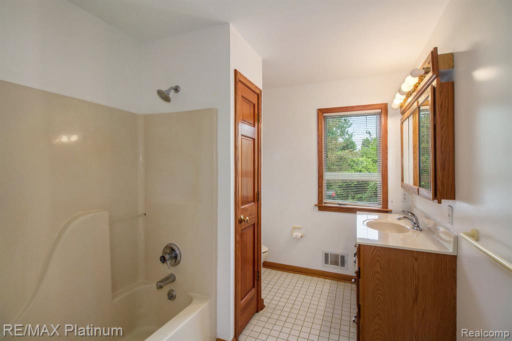 6450 FISHER ROAD, Howell, MI 48855 — Photo 22