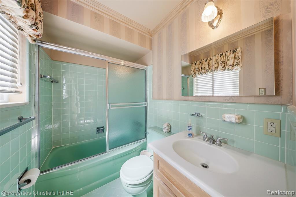 713 Moorland Drive, Grosse Pointe Woods, MI 48236 — Photo 14