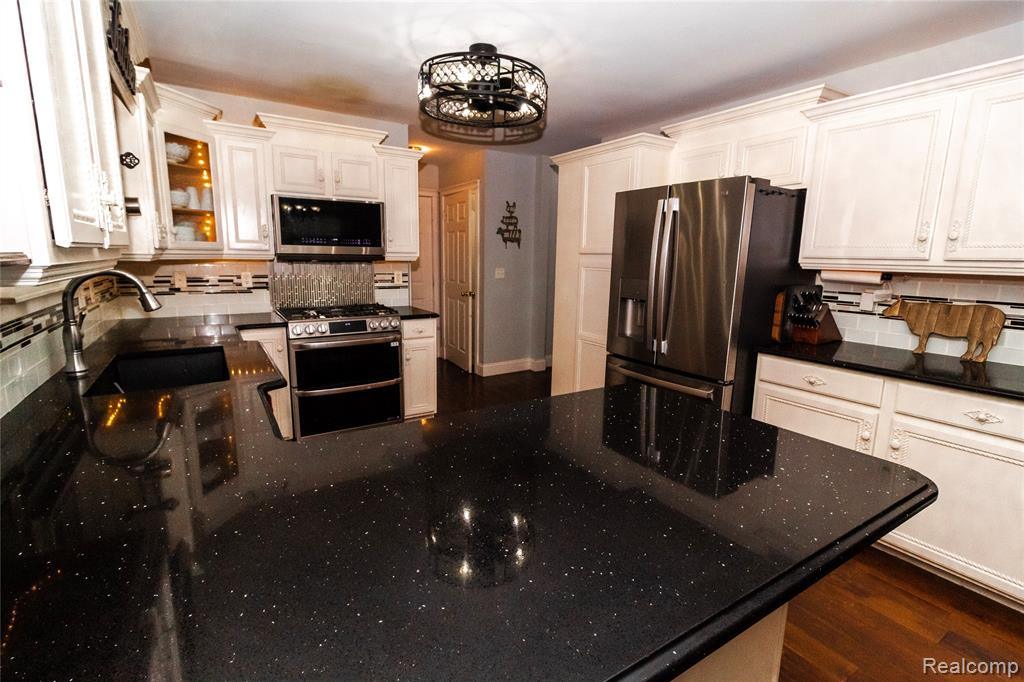 8314 Mill Pointe Court, Goodrich Vlg, MI — Photo 7