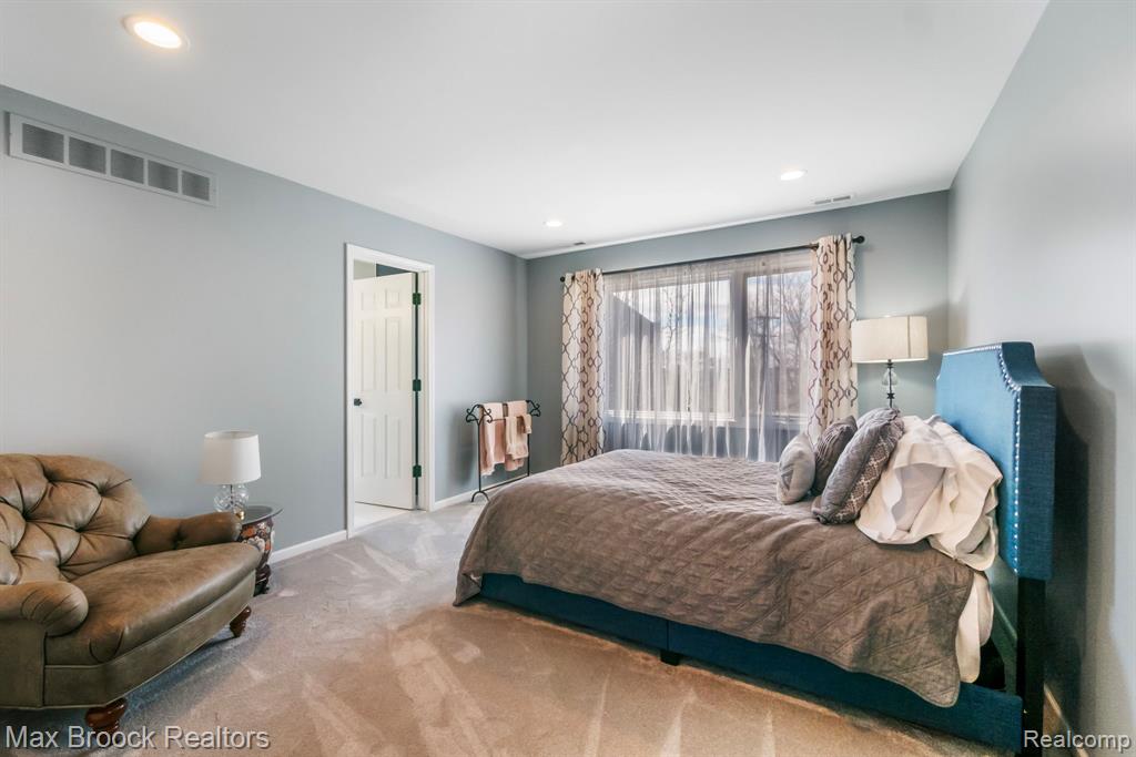 3828 PINE LAKE KNOLL Drive, West Bloomfield, MI 48324 — Photo 45