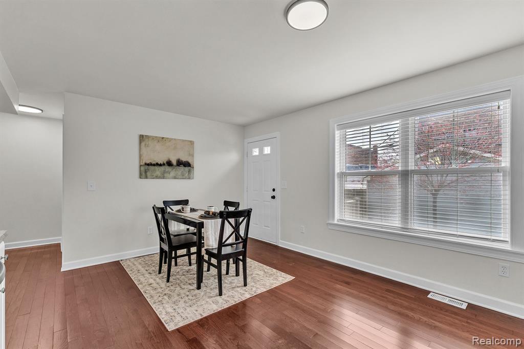 9363 MITCHELL Street, Hamtramck, MI 48212 — Photo 18