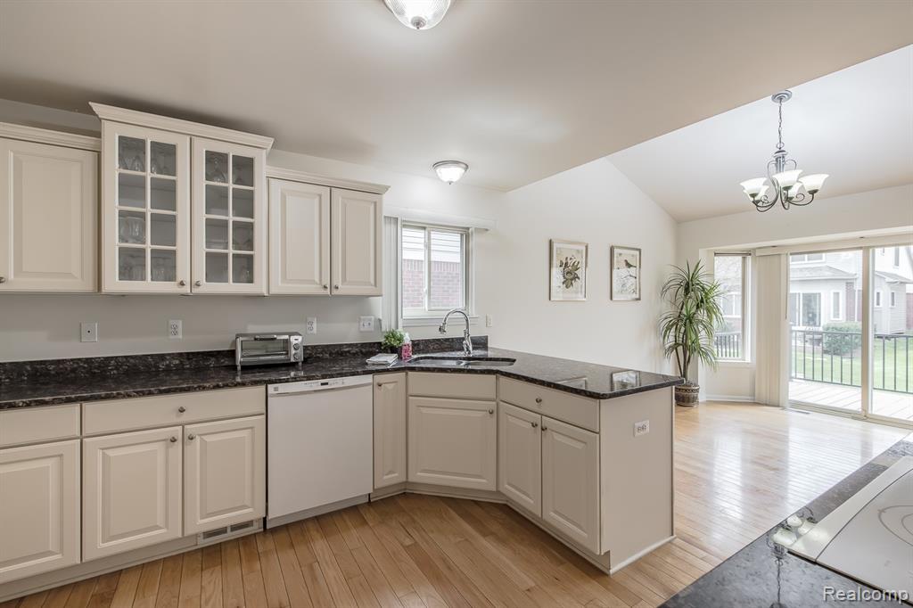 50077 Lexington Avenue E, Utica, MI 48317 — Photo 17