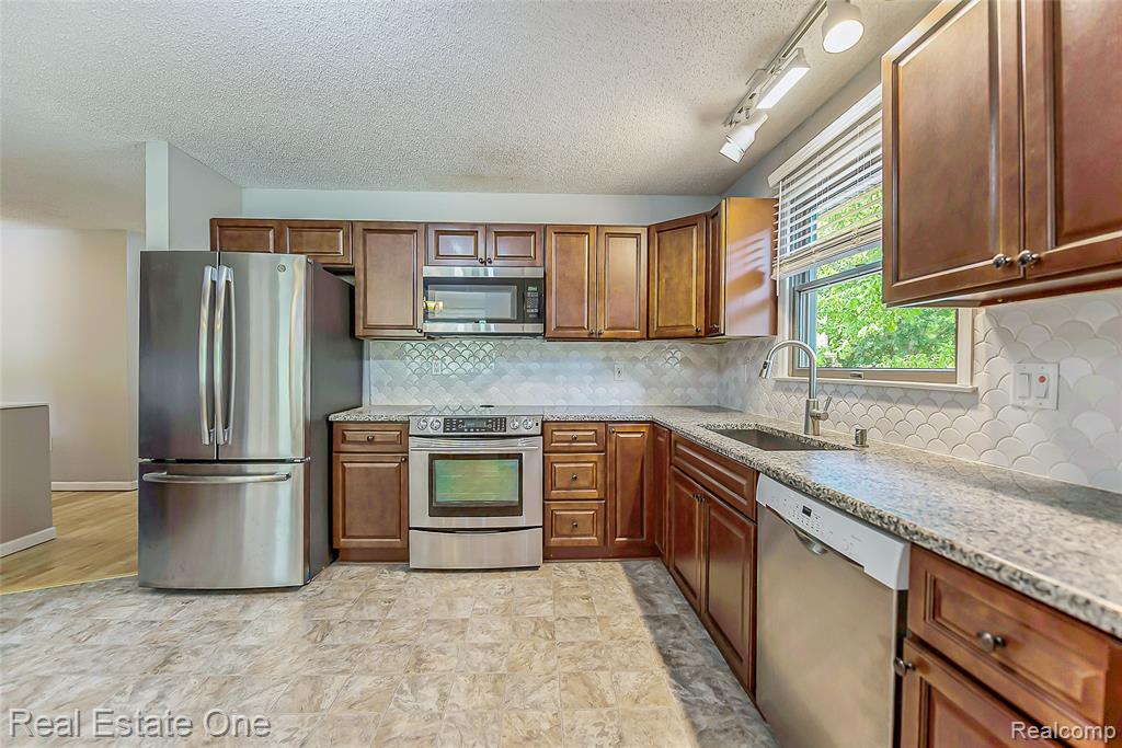 8402 Scotia, Pinckney, MI 48169 — Photo 27