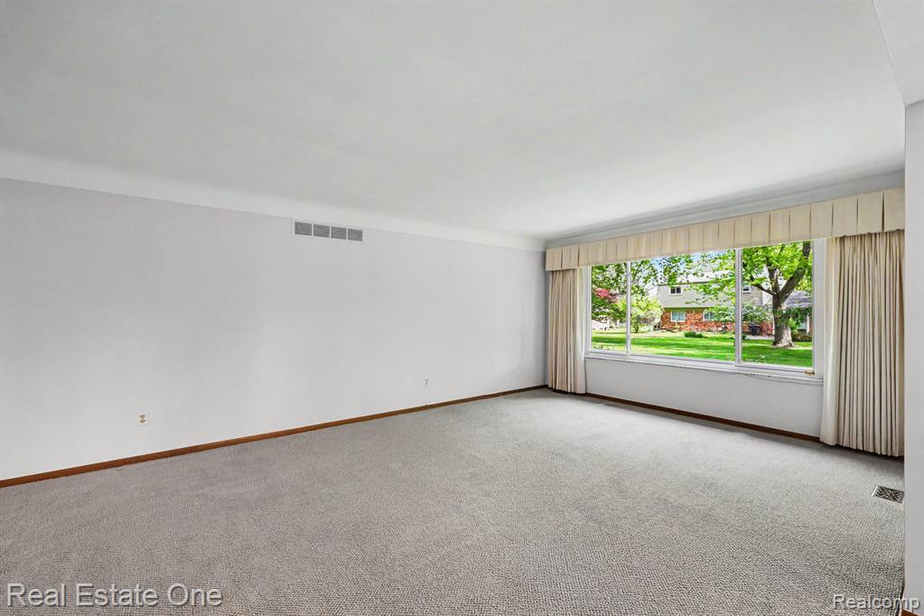 3888 Boulder Drive, Troy, MI 48084 — Photo 8