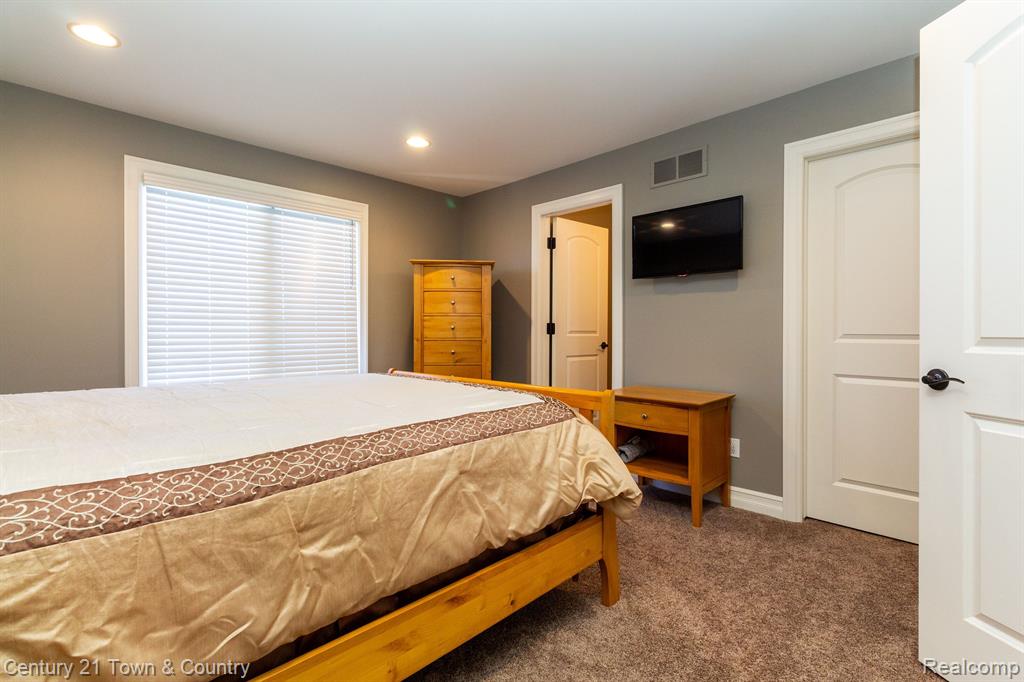 54152 Deer Ridge Court, Rochester, MI 48307 — Photo 39