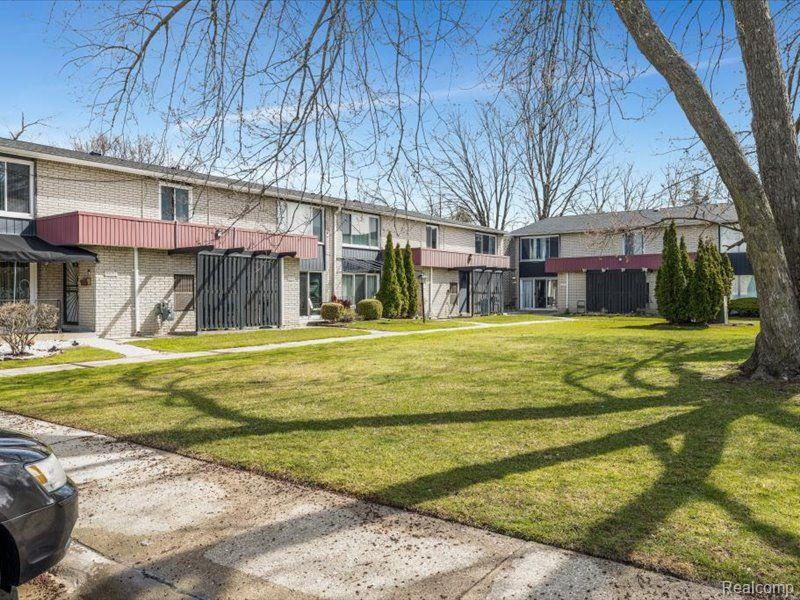 8299 KARAM Boulevard, 1, Warren, MI 48093 — Photo 18