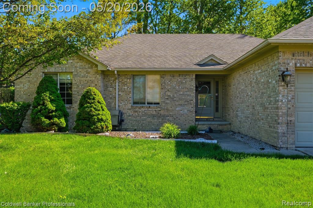21527 N Tangel Drive E, Macomb, MI 48044 — Photo 2