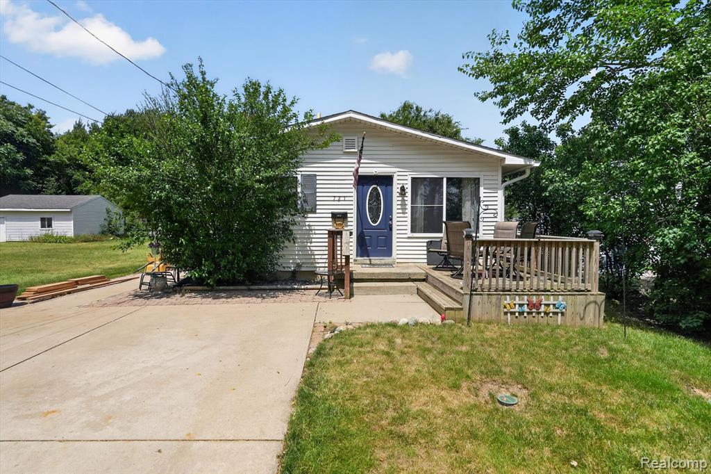 721 Jerome Avenue, Owosso, MI 48867 — Photo 2