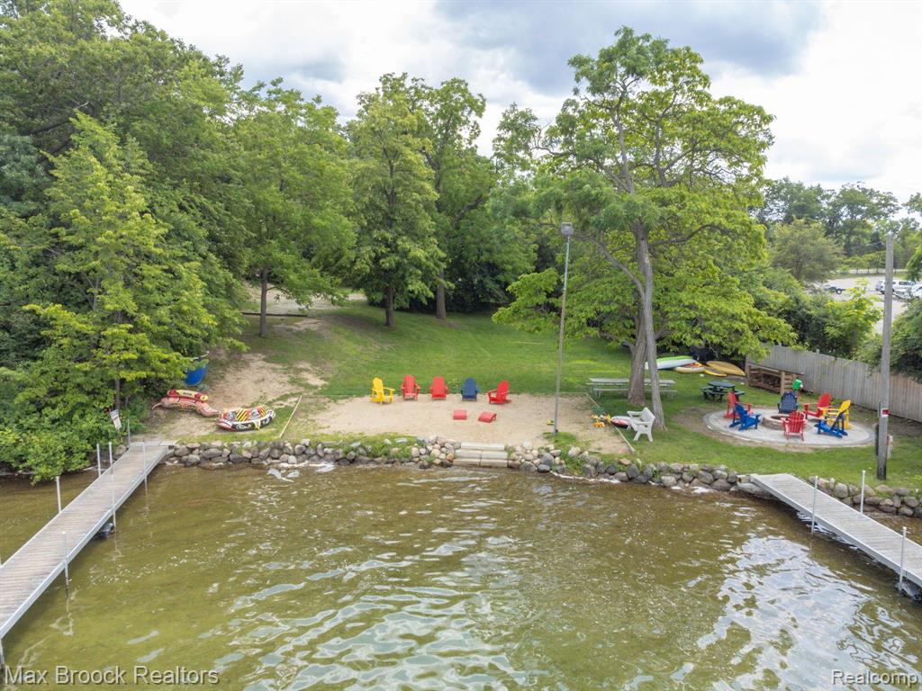 4053 HARBOR VISTA Drive, Orchard Lake Village, MI 48323 — Photo 33