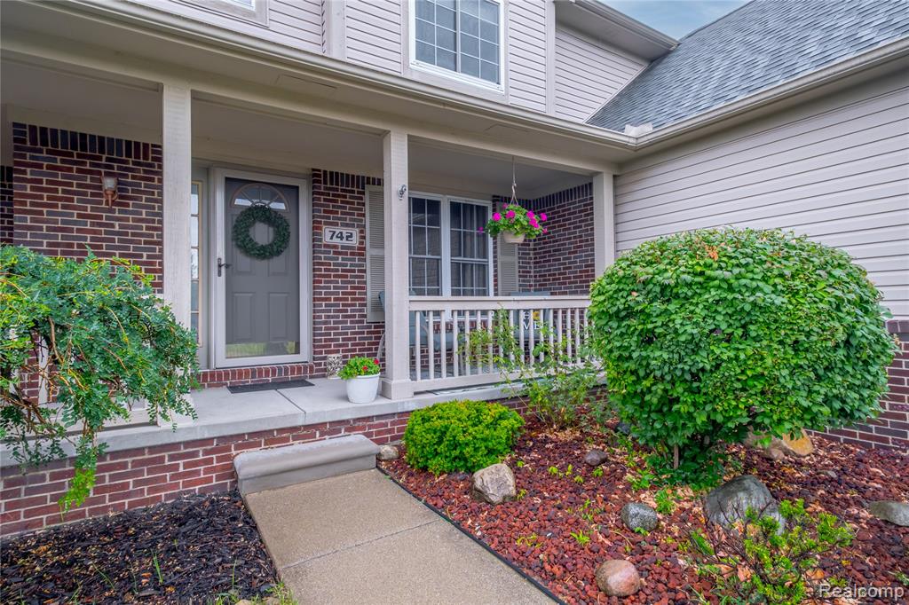 742 Maple Tree Drive, Fenton, MI 48430 — Photo 8