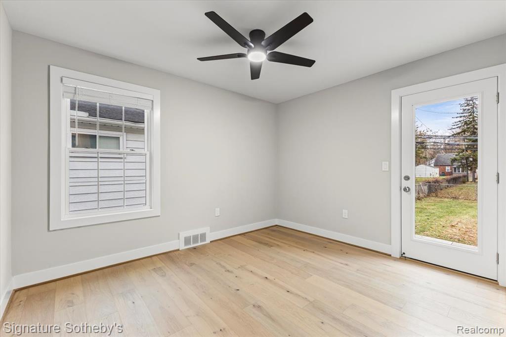 549 Edgewood Place, Fenton, MI 48220 — Photo 11