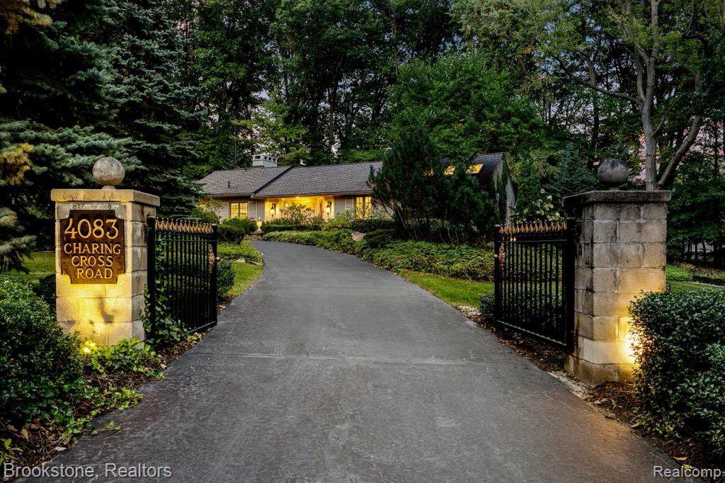 4083 Charing Cross Road, Bloomfield Hills, MI 48304 — front exterior