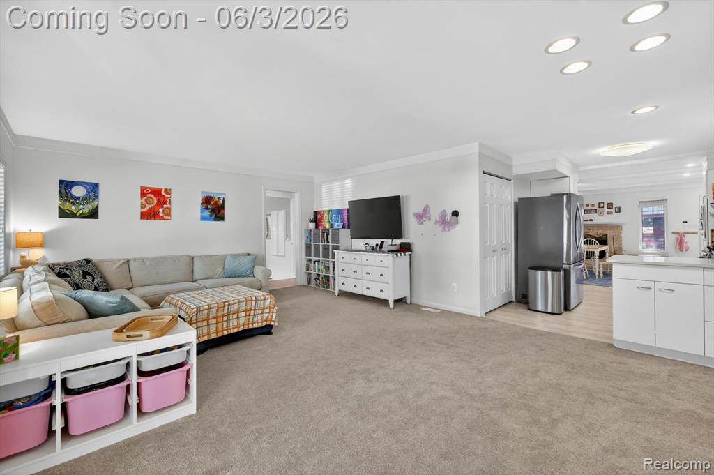 512 Redwood Drive, Troy, MI 48083 — Photo 9