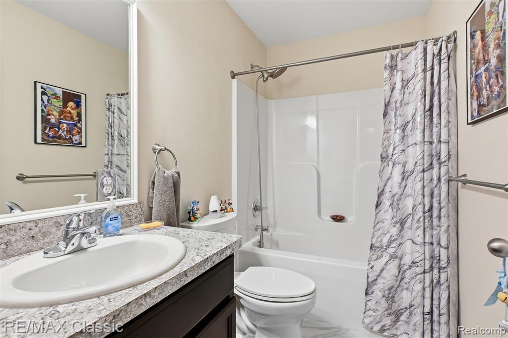9260 Liberty Court, Livonia, MI 48150 — Photo 12