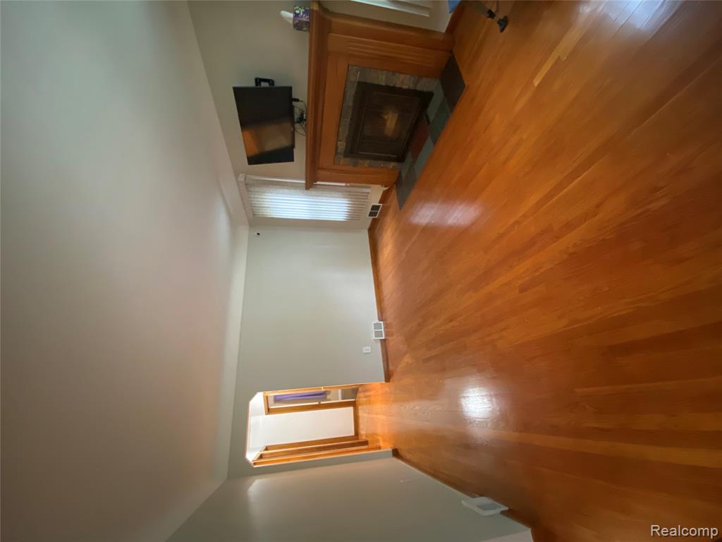 21114 Huntington Avenue, Harper Woods, MI 48225 — Photo 19