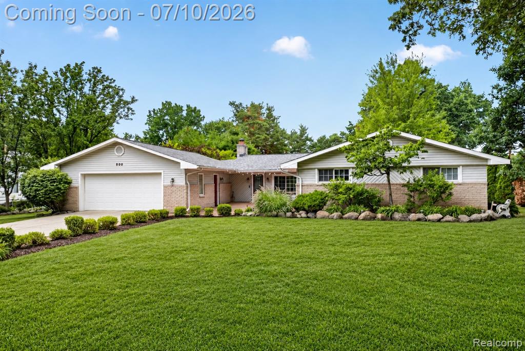 800 Hinford Avenue, Lake Orion, MI 48362 — front exterior