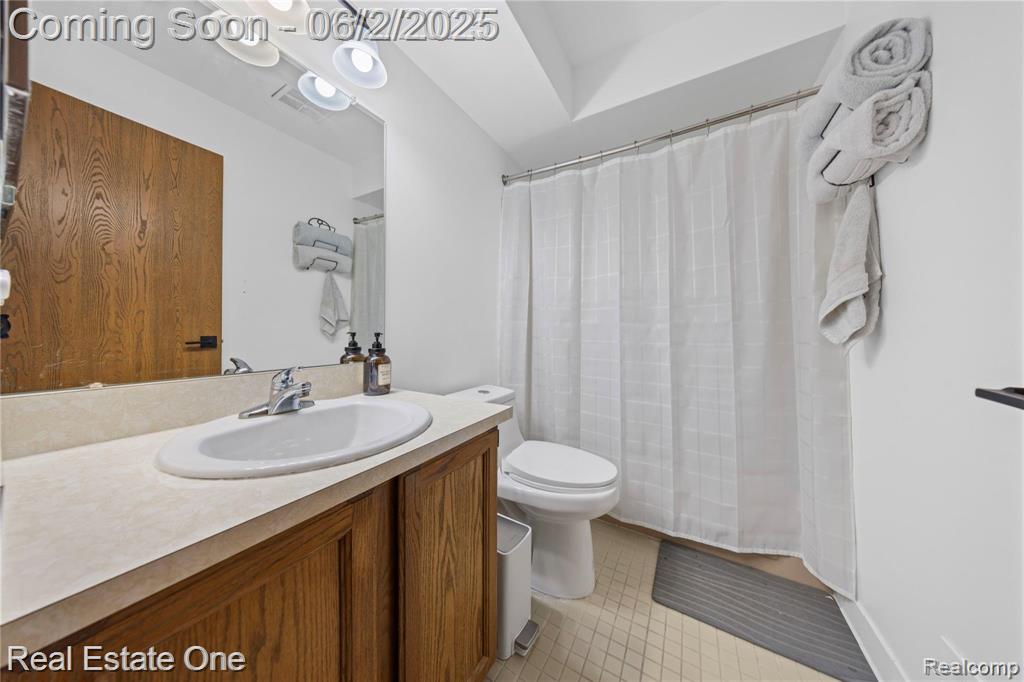 40252 Kraft Drive, Sterling Heights, MI 48310 — Photo 15