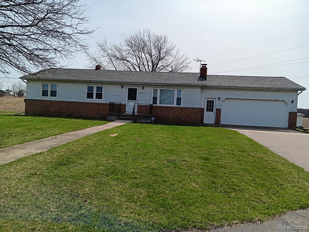8233 IOSCO Road, Fowlerville, MI 48836 — front exterior