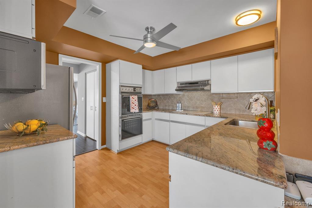 7258 Creeks Bend Court, West Bloomfield, MI — Photo 26