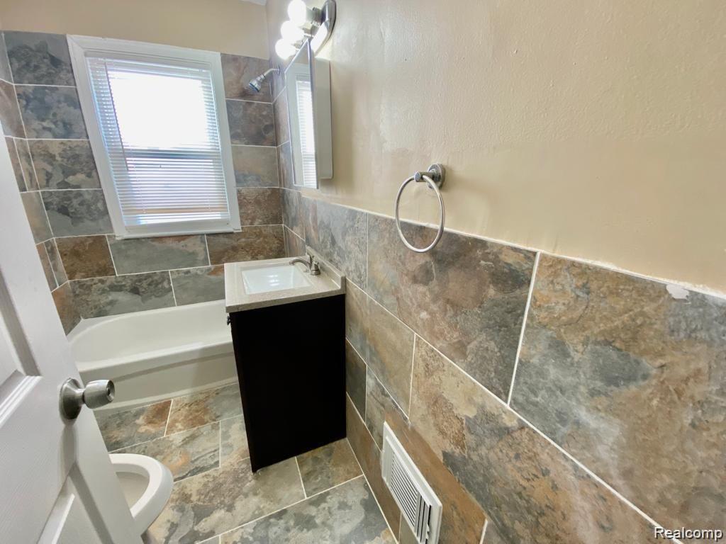 9156 WINTHROP Street, Detroit, MI 48228 — Photo 3