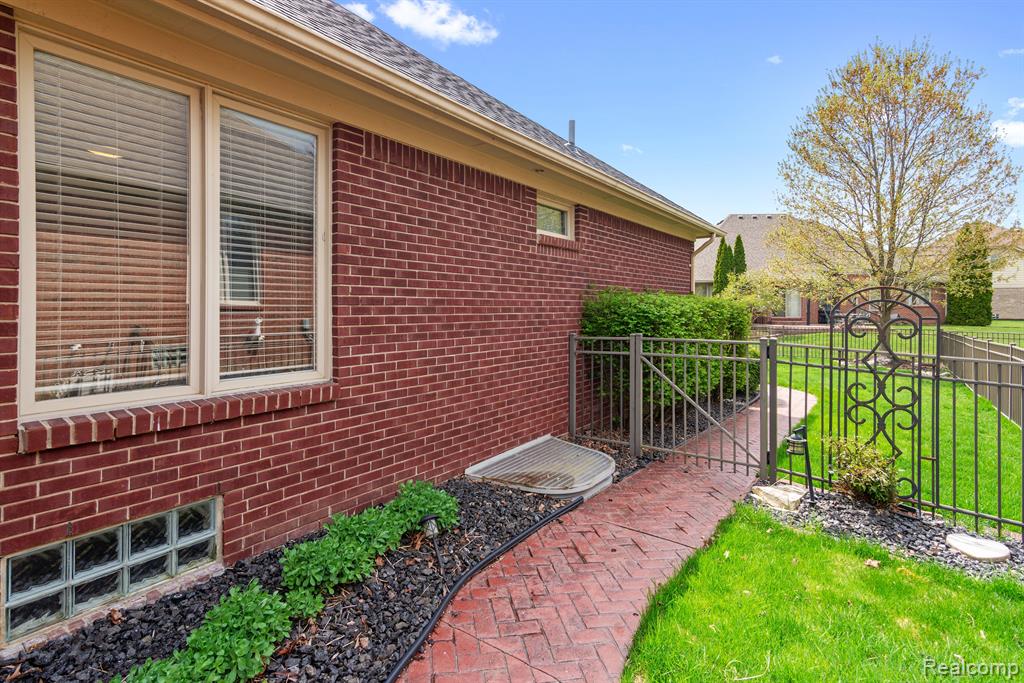 56543 BIRKDALE Drive, Macomb, MI 48042 — Photo 29