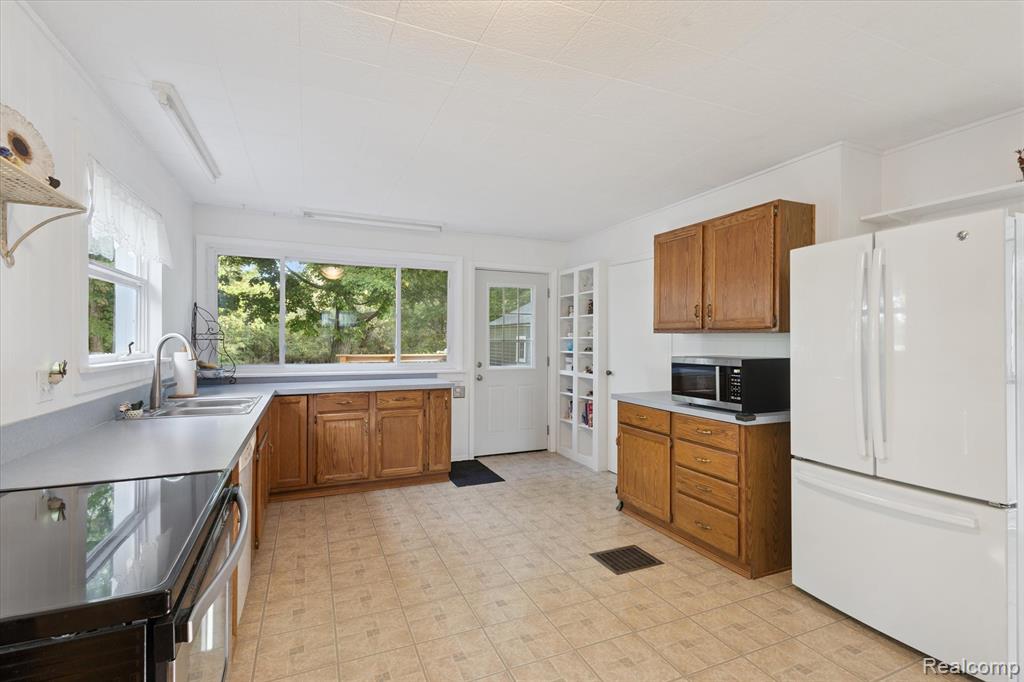 674 Beech Highway, MI 48813 — Photo 15