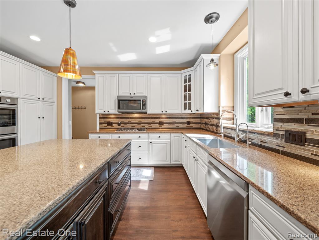 5471 Parkside Drive, Brighton, MI 48114 — Photo 13