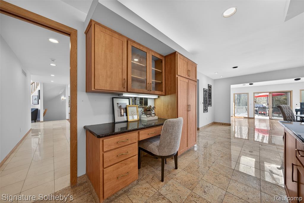 2131 Birchwood Way, Bloomfield Hills, MI 48302 — Photo 17