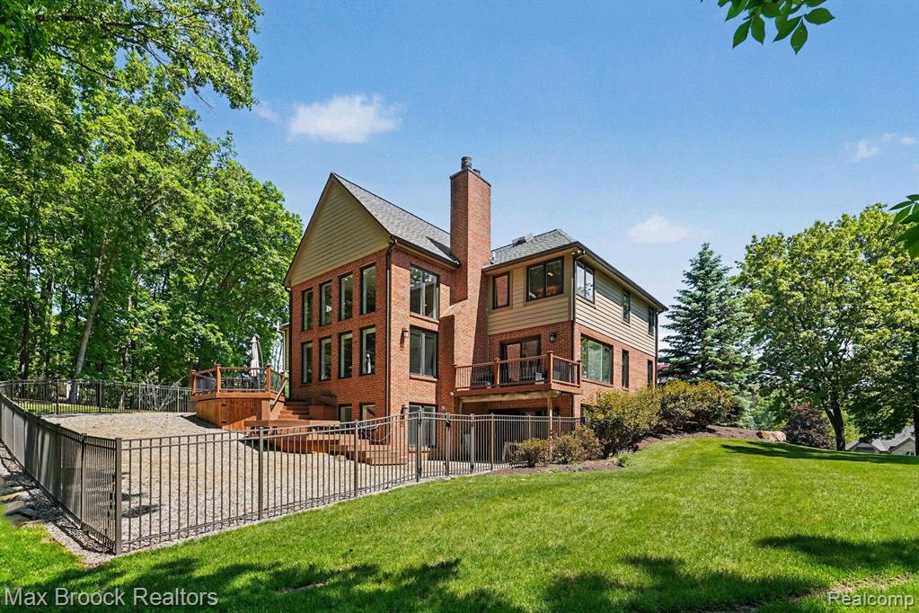 1300 Oak Hollow Drive, Milford, MI 48380 — Photo 45