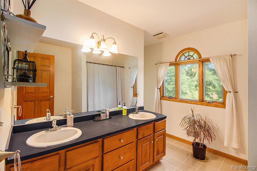 8472 Maltby Road, Brighton, MI 48116 — Photo 13