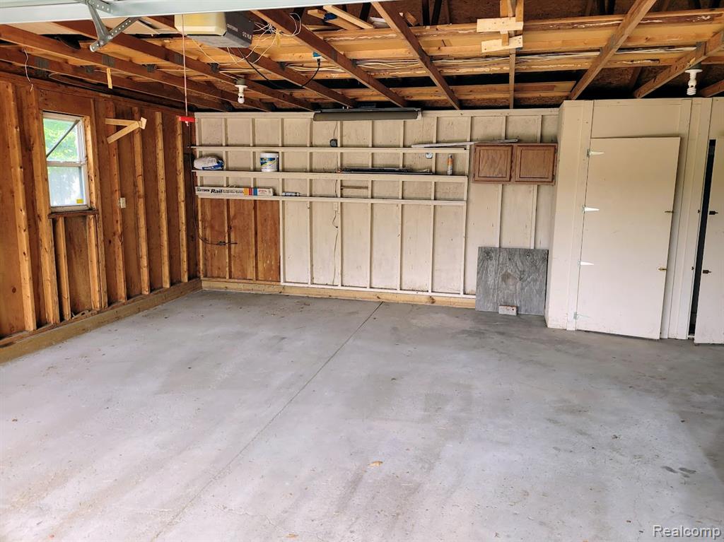 2316 Crescent Lake Road, Waterford, MI — Photo 17
