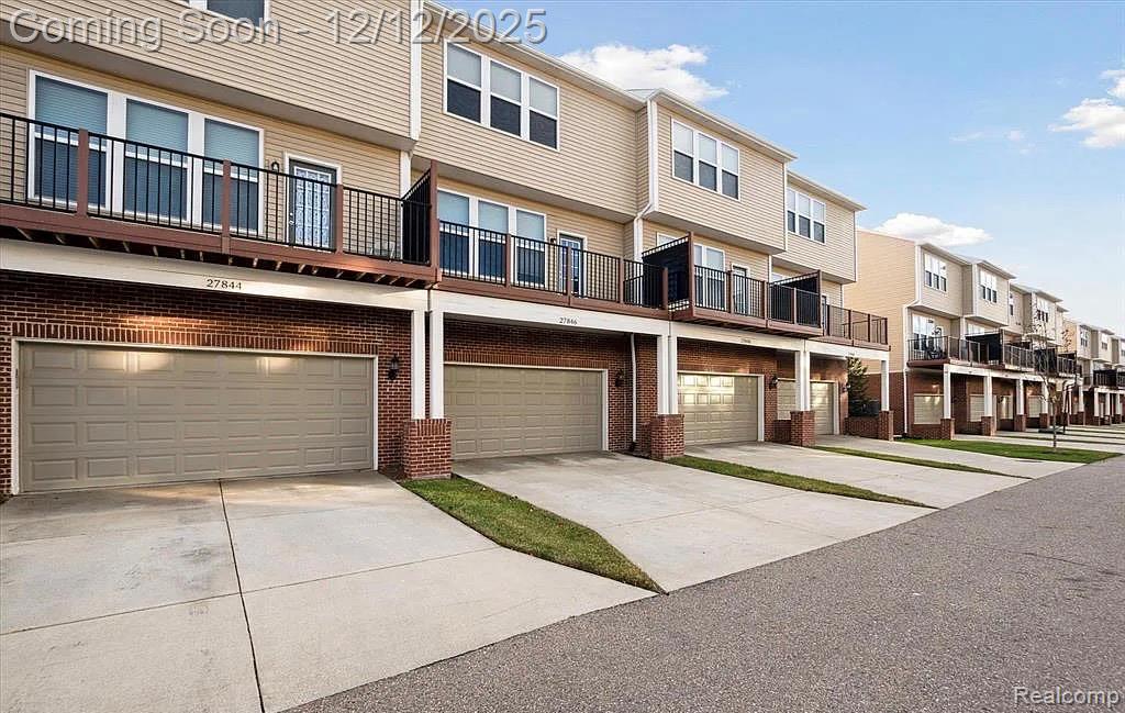27846 Hopkins Drive, Novi, MI 48377 — Photo 5